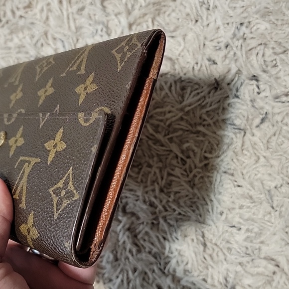 Authentic Louis Vuitton Monogram Wallet - Picture 3 of 9